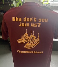 チームカラーはエンジです